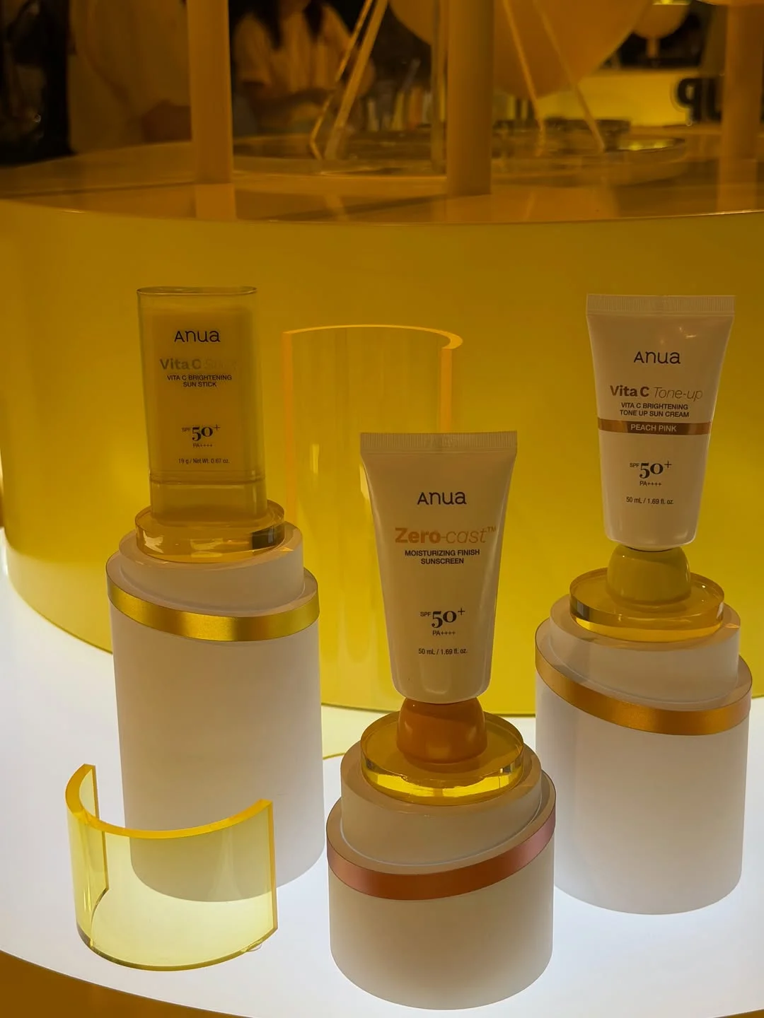 Photo by Alisa Ueno/植野有砂 on February 22, 2026. May be an image of one or more people, makeup, hair product, fragrance, cosmetics, hand cream, lotion, perfume and text.