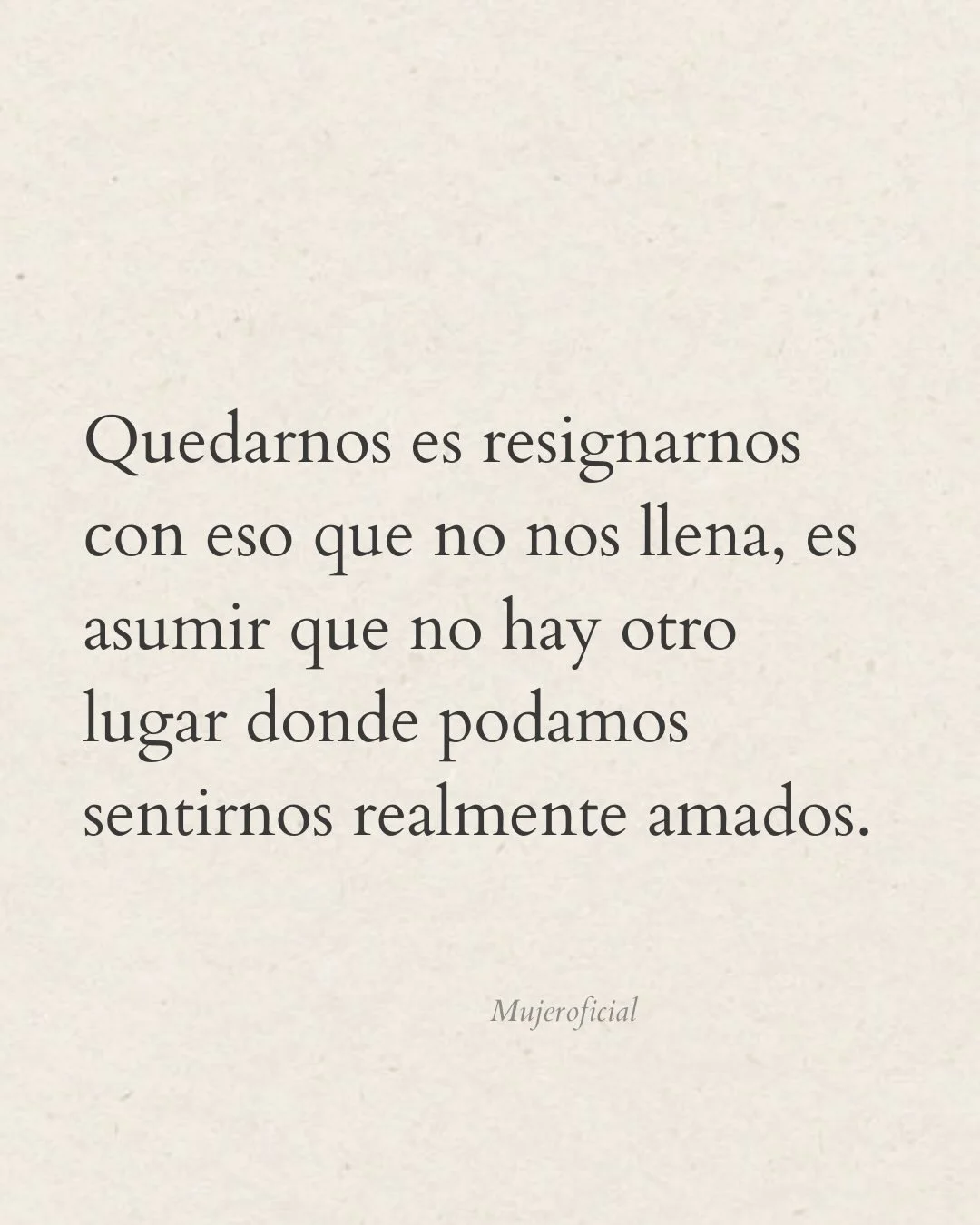 Photo by ILUSTRACIONES - DIBUJOS on March 22, 2026. May be a meme of text that says 'Quedarnos es resignarnos con eso que no nos llena, es asumir que no hay otro lugar donde podamos sentirnos realmente amados. Mujeroficial'.